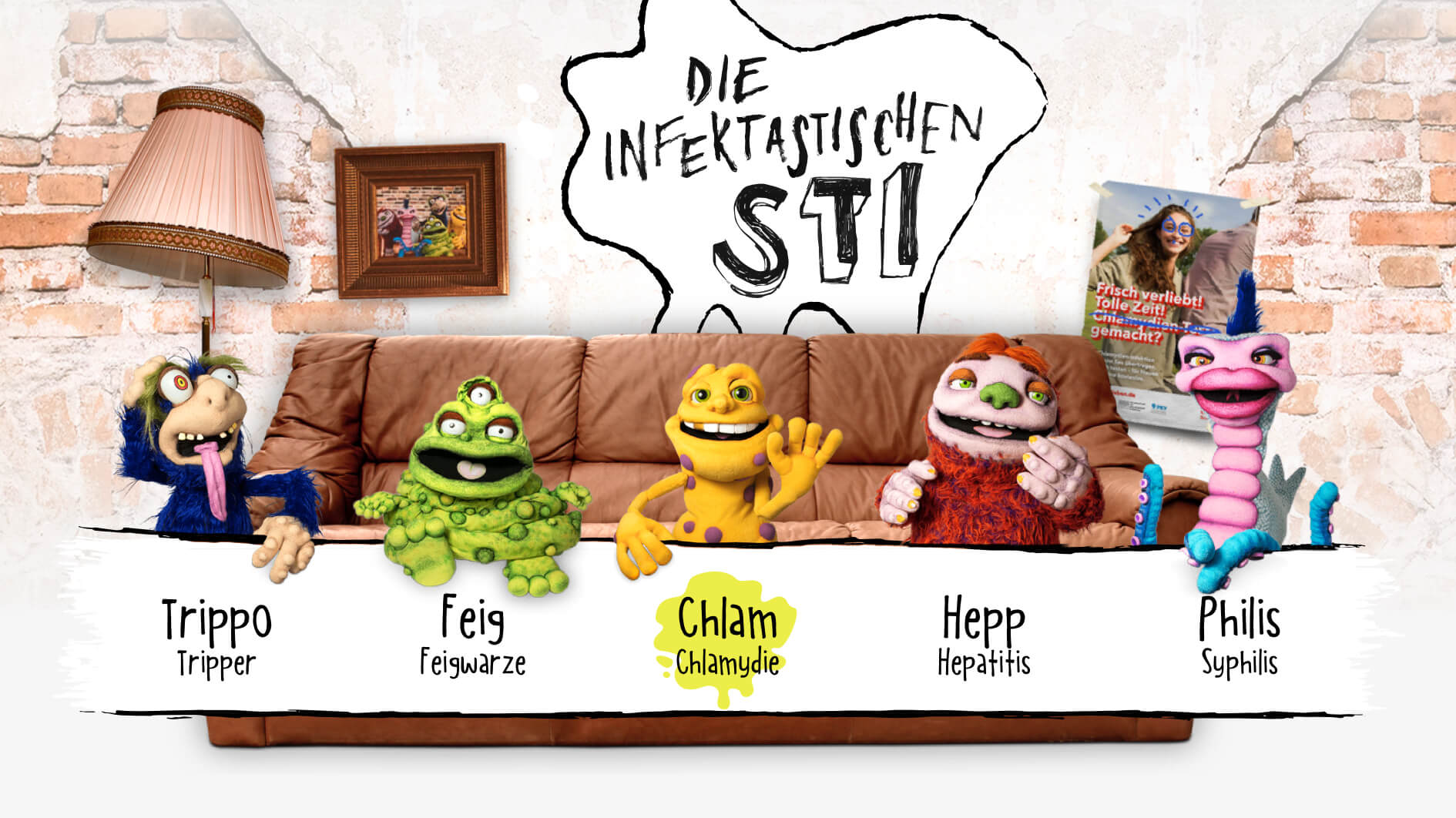 A scene in a run-down living room. There is a couch in the background. In front of it are 5 rather weird-looking colorful hand puppets called "Trippo Tripper", "Feig Feigwarze", "Chlam Chlamydie", "Hepp Hepatitis" and "Phylis Syphilis". The "Infectastic STIs".